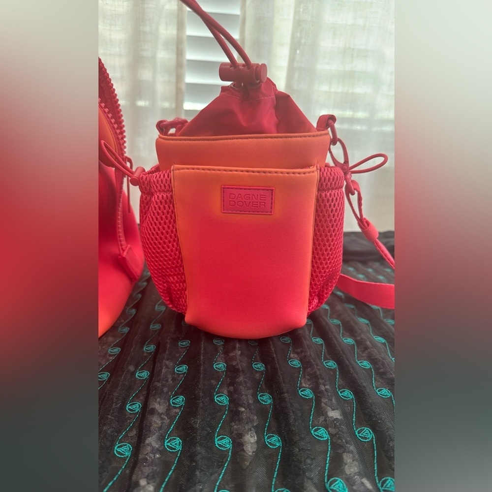 Sloan Water Bottle Sling
Heatwave